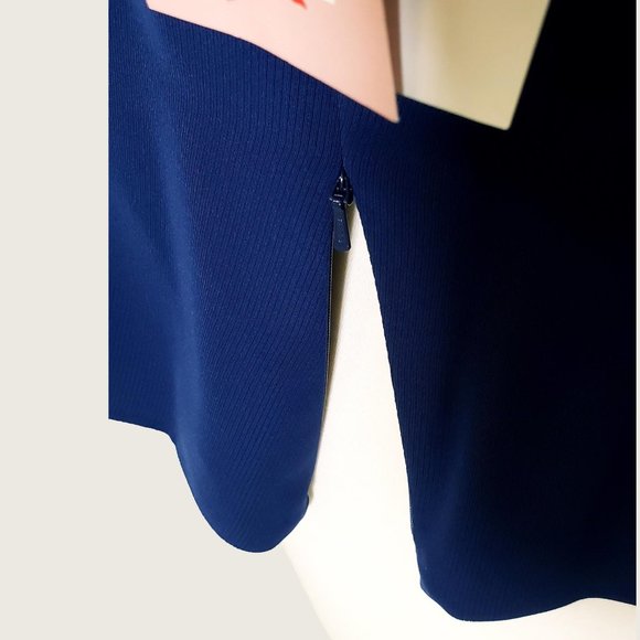 Tahari Arthur S. Levine Top - Picture 7 of 8